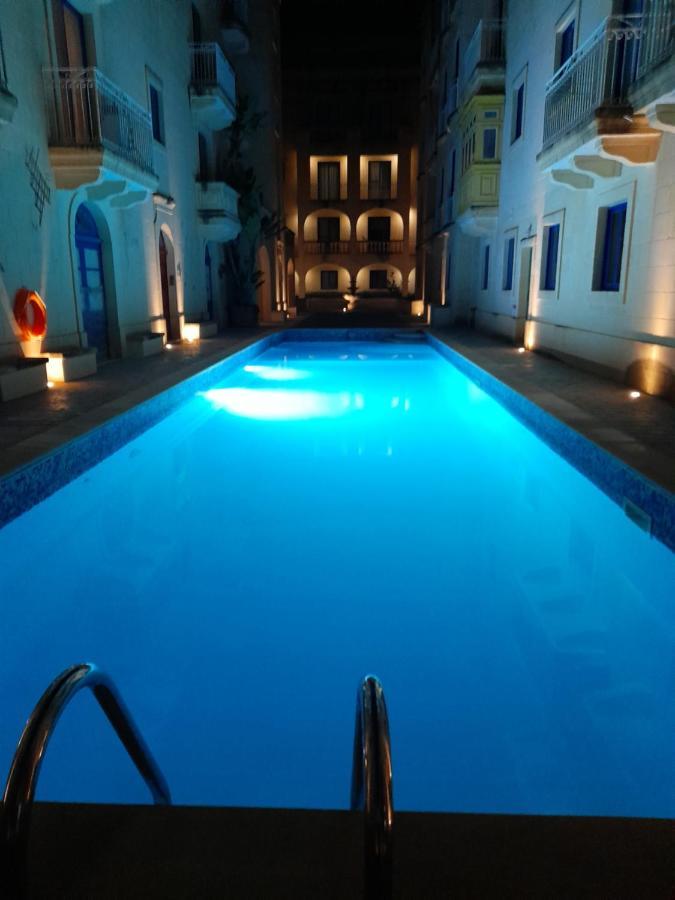 With Pool Gozo Għajnsielem
